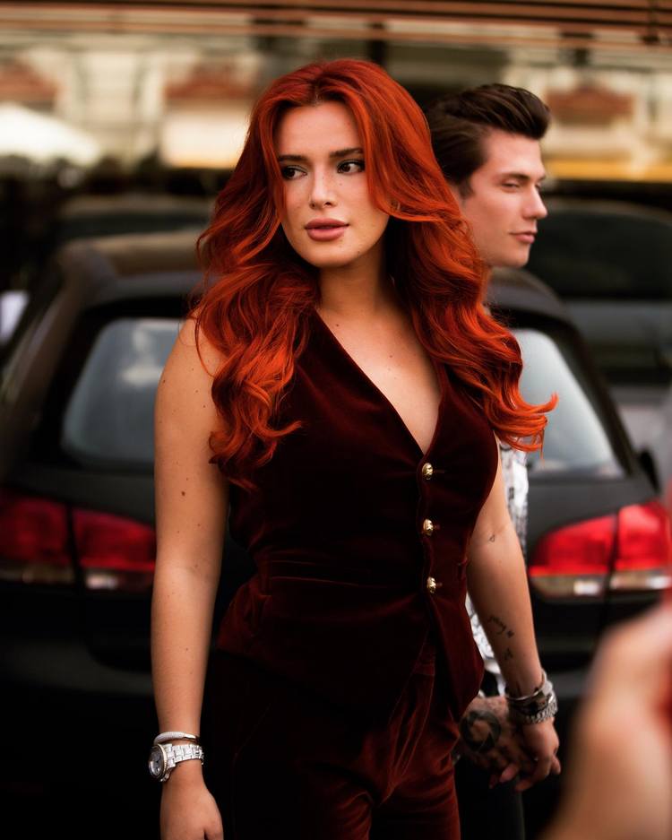 Dicas de Maquiagem para Realçar seu Novo Tom de Cabelo Rejuvenescedor