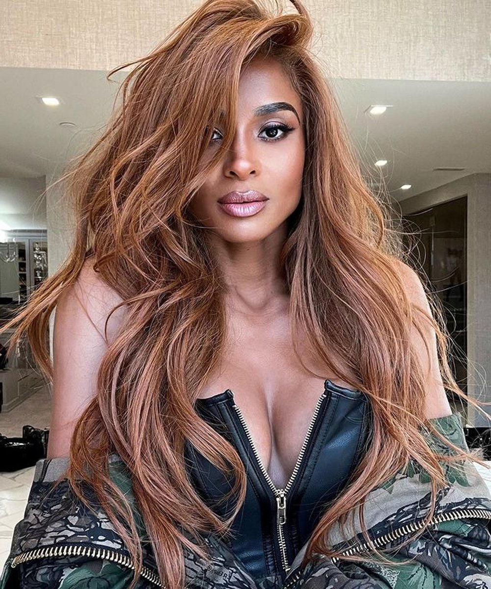 Dicas de Maquiagem para Realçar seu Novo Tom de Cabelo Rejuvenescedor