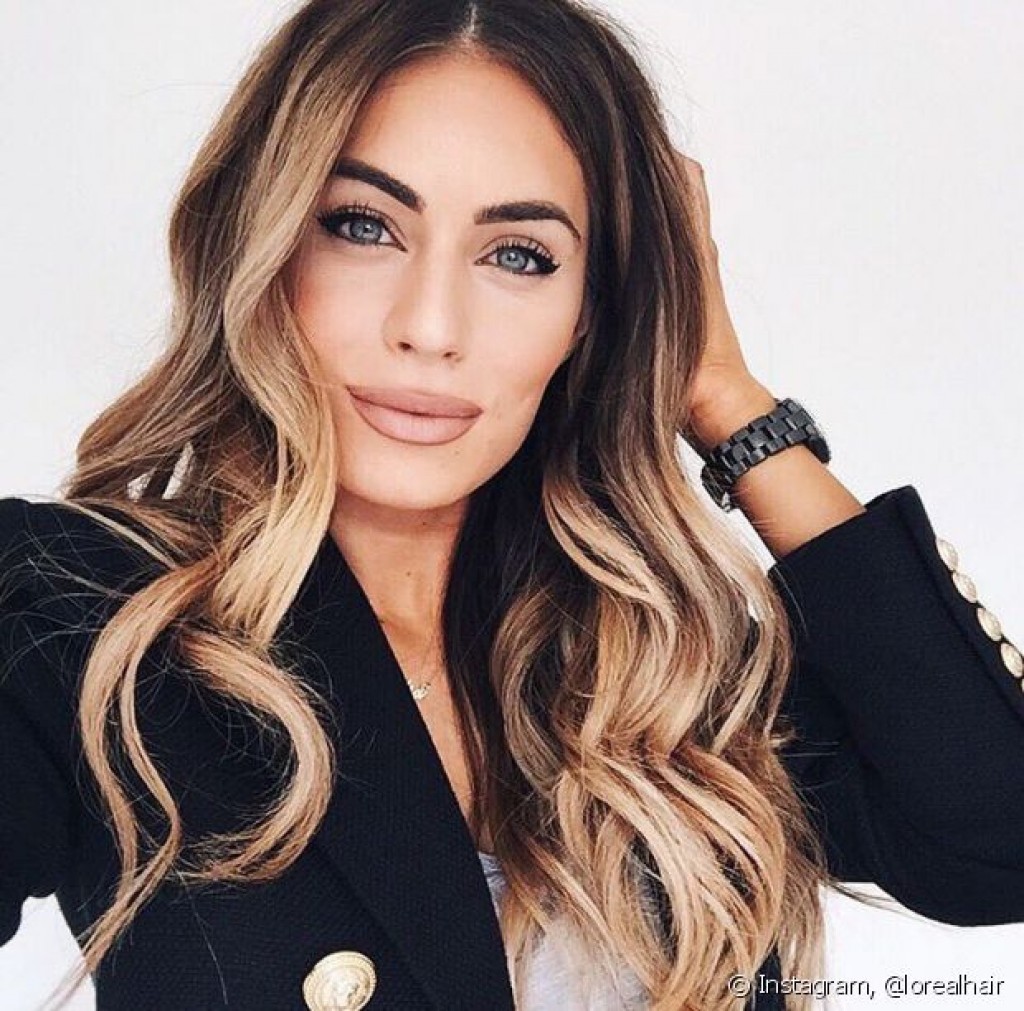 Guia de cores de cabelo que rejuvenescem o rosto