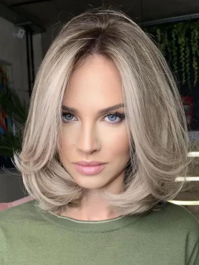 estratégias de penteado para testa proeminente