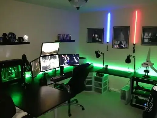 Guia de decoração para quarto de gamer: luzes e móveis