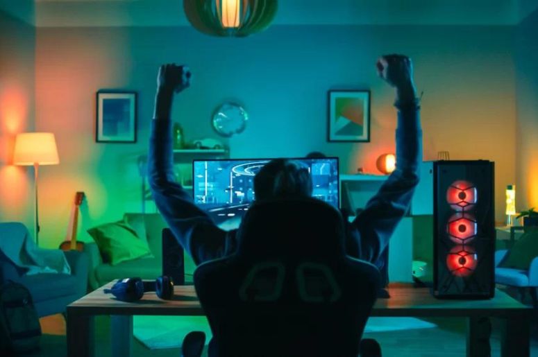 Guia de decoração para quarto de gamer: luzes e móveis