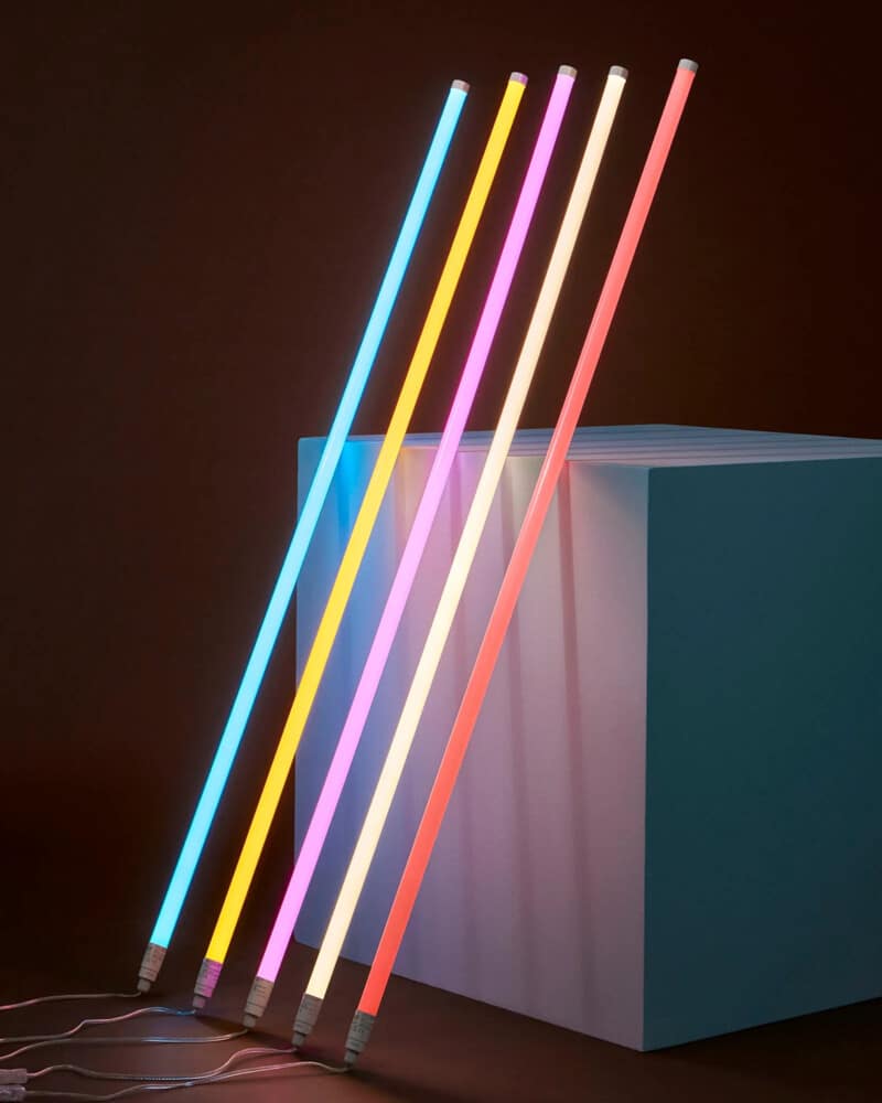 Guia de decoração para quarto de gamer: luzes e móveis