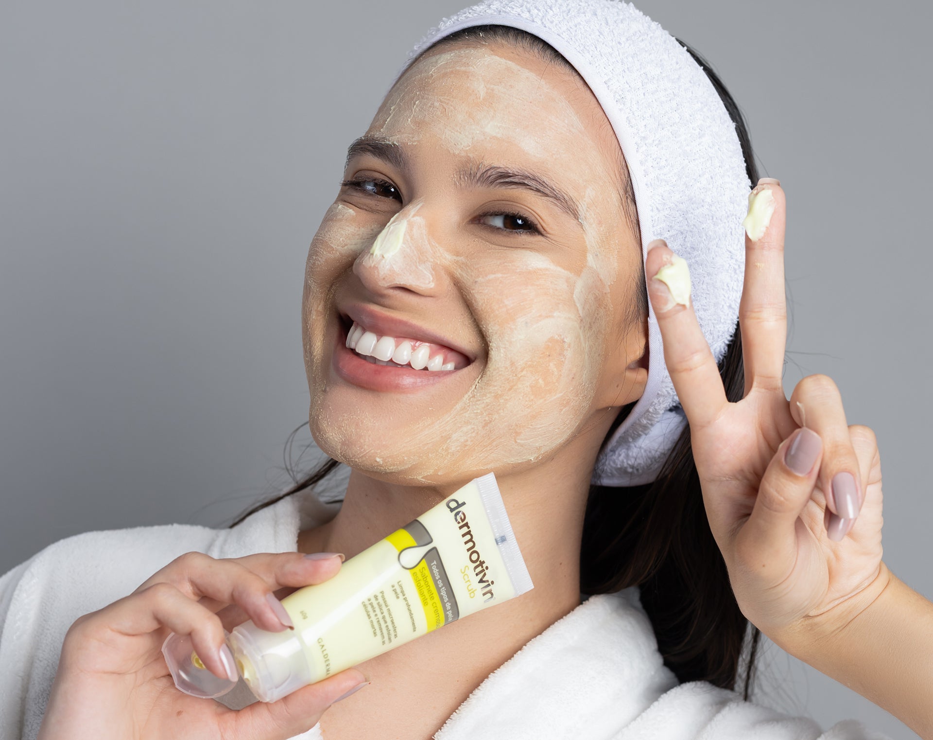 Guia de esfoliação facial: frequência e melhores produtos