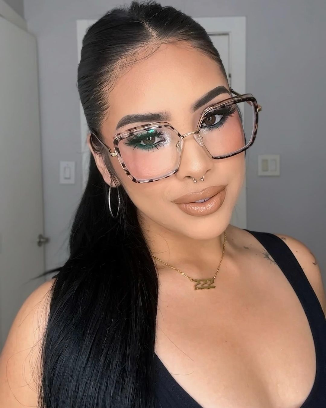 maquiagem para quem usa óculos de grau