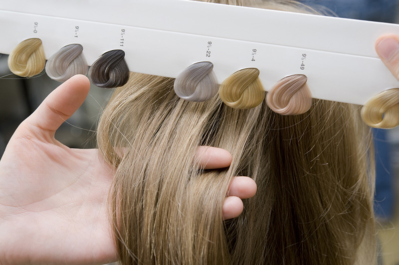 Guia de tintura de cabelo em casa: como não errar a cor