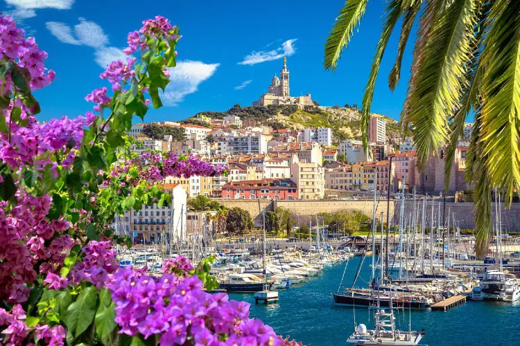 erros comuns ao viajar sozinha para Paris