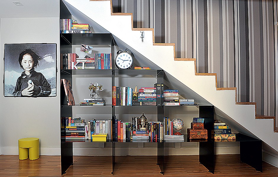 como decorar hall de escada estreito