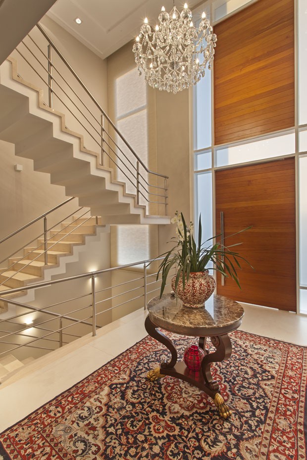 hall de escada moderno vs rústico