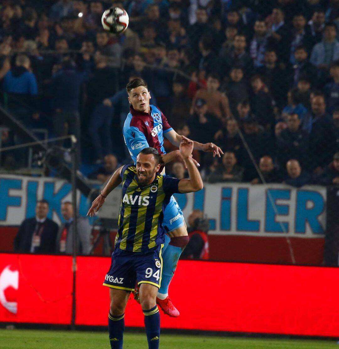 Homem Pintando em 1994: Relembrando Tendências da Época