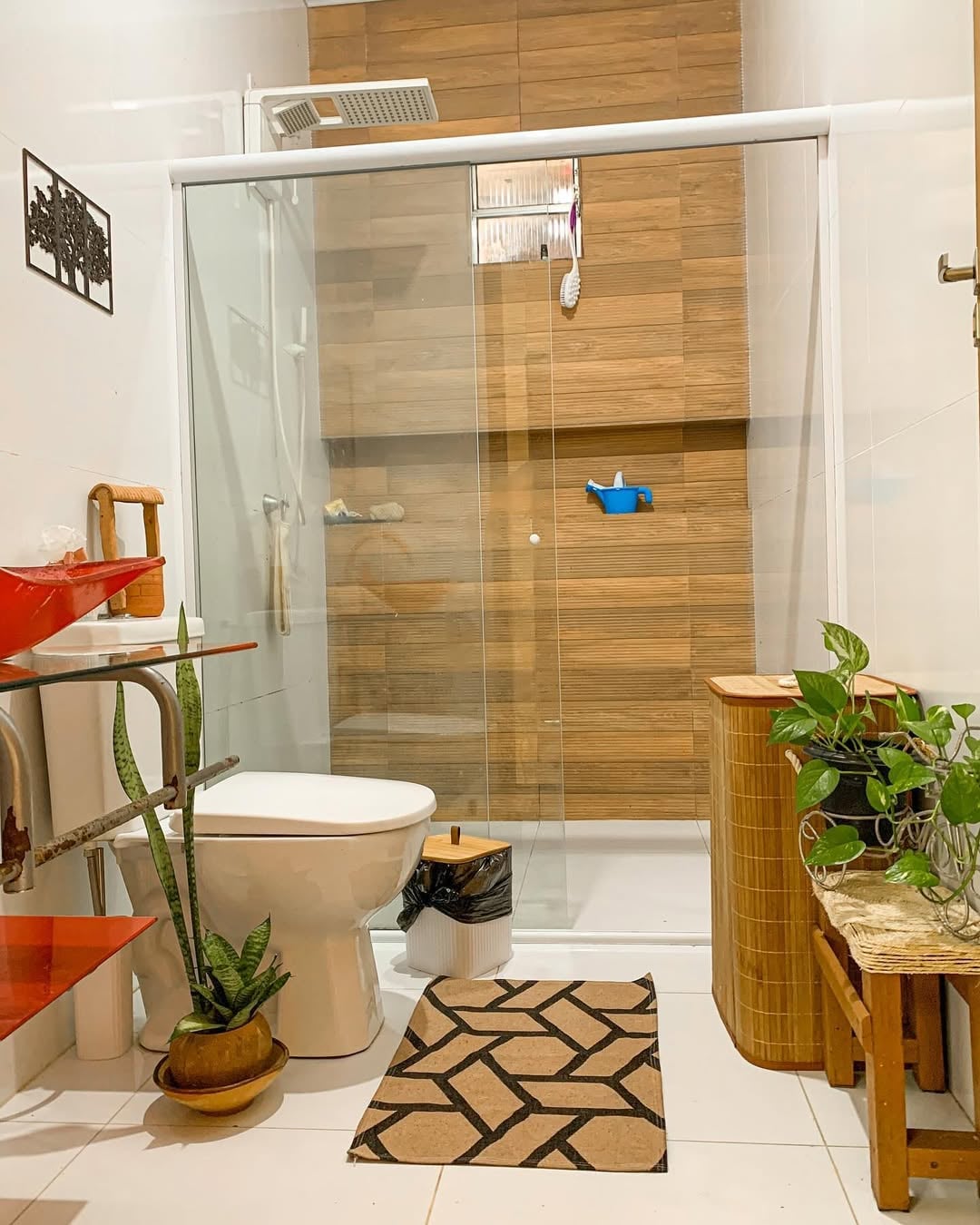 erros comuns ao decorar banheiro pequeno como evitar