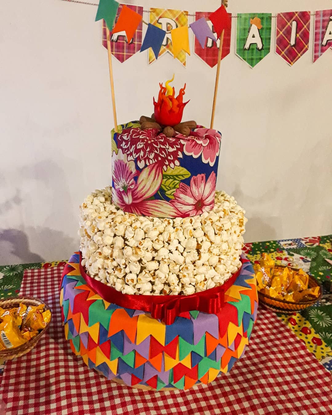 decoração mesa principal festa junina