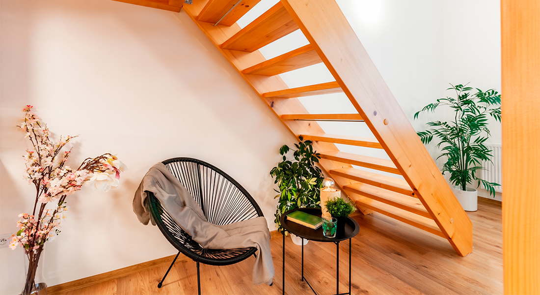 ideias de decoração embaixo da escada