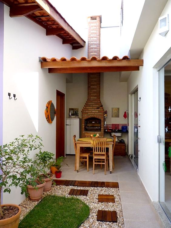quintal pequeno com churrasqueira
