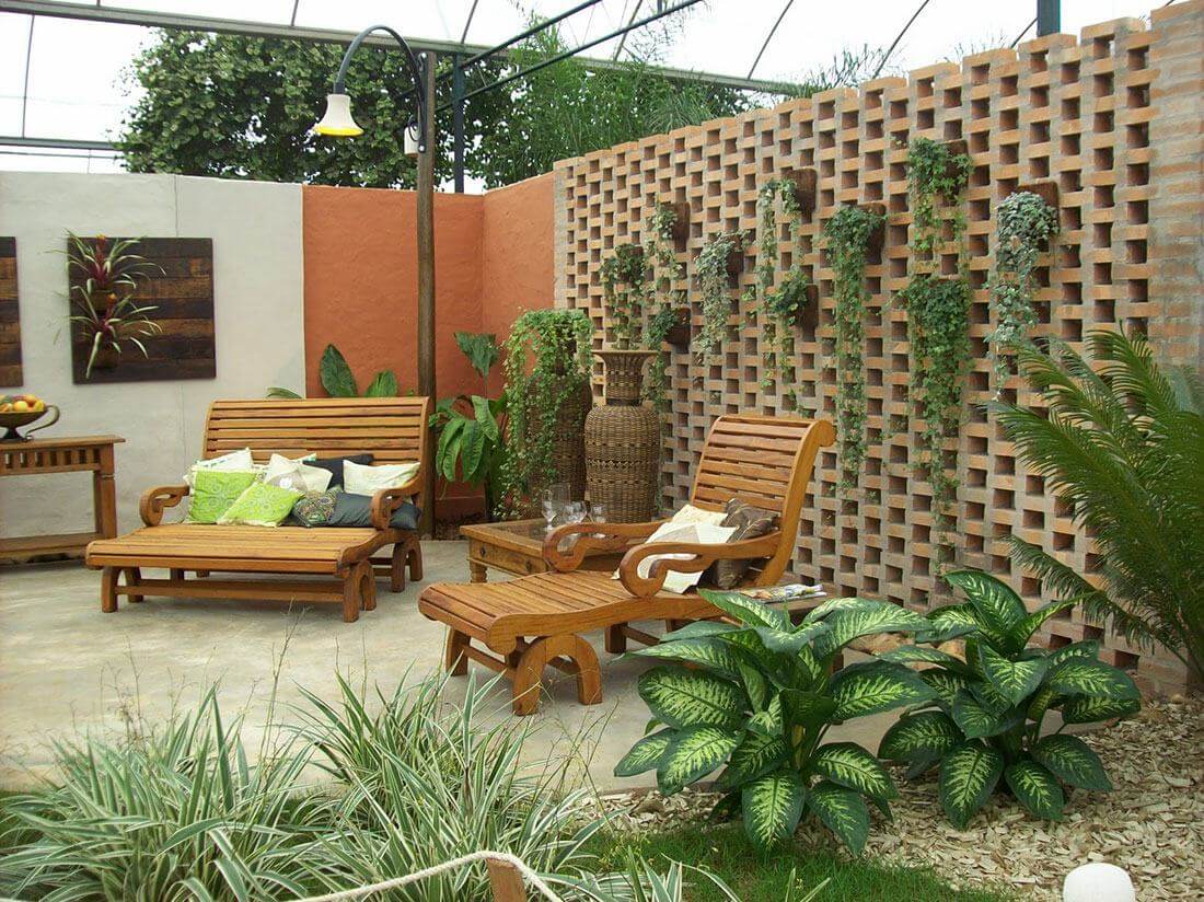 quintal pequeno com piscina