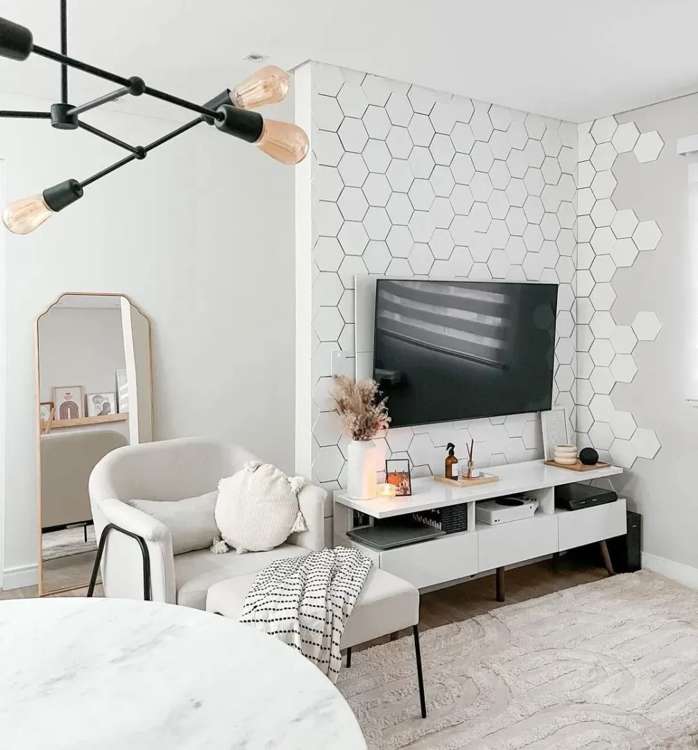 rack com painel ripado vs rack tradicional