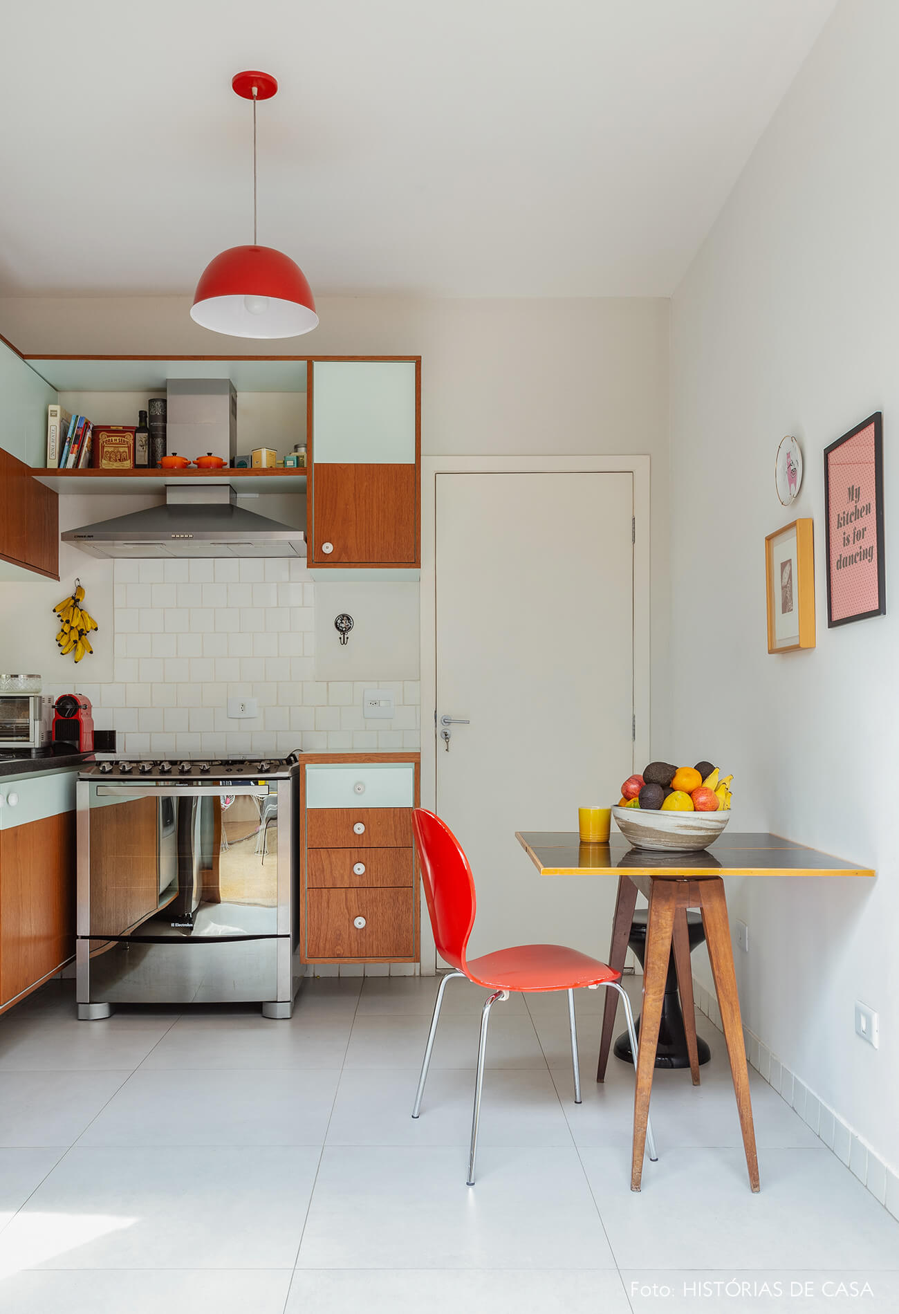 Banquetas e Cadeiras Dobráveis: Complementos Ideais para Mesas Retráteis