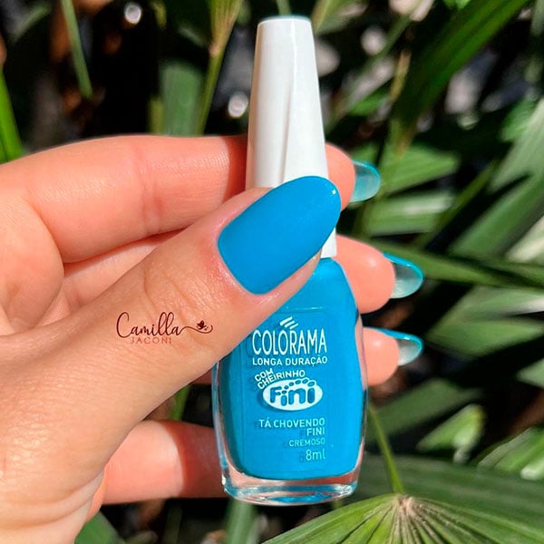 unha azul claro stiletto