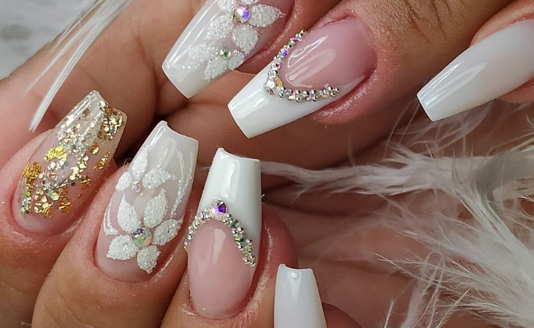 unhas postiças decoradas brilhantes