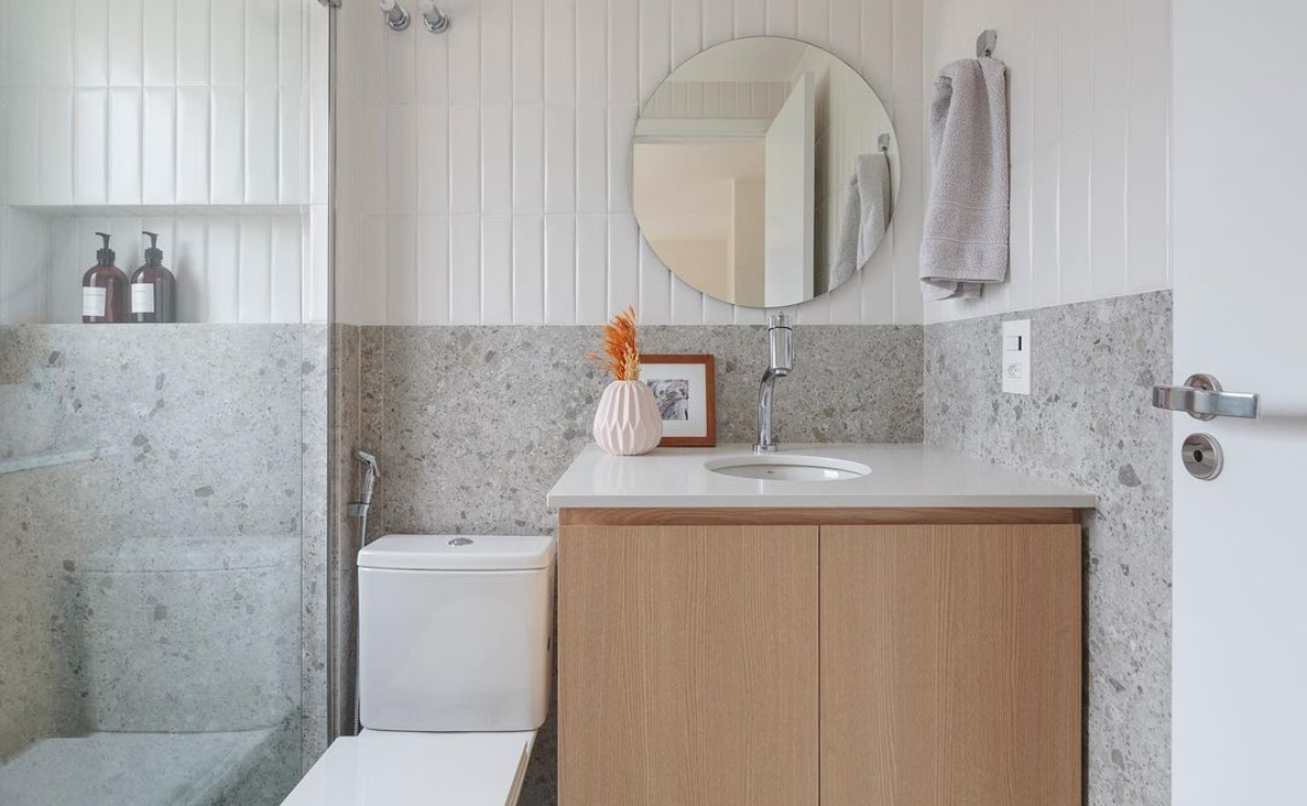 erros comuns ao decorar banheiro pequeno