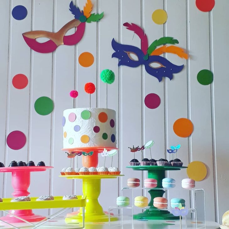 quanto custa decoração carnaval DIY