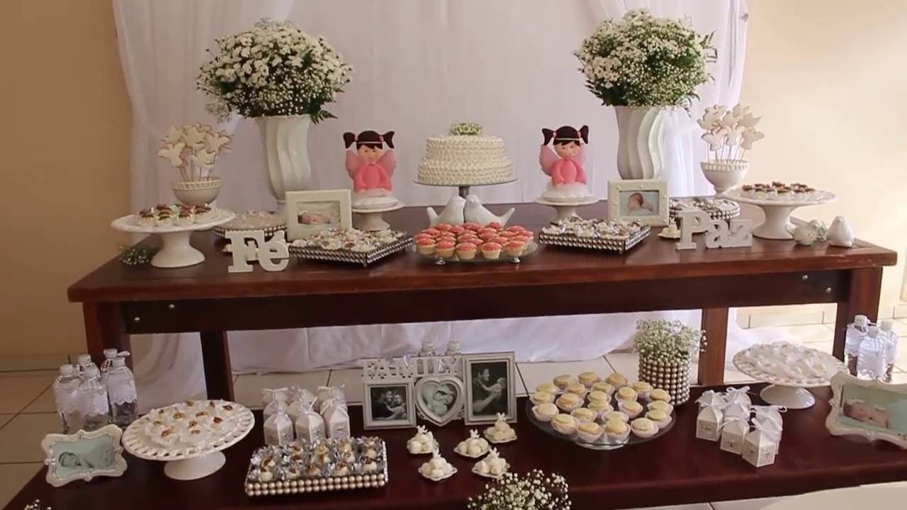 decoração batizado simples feminino vs luxuoso