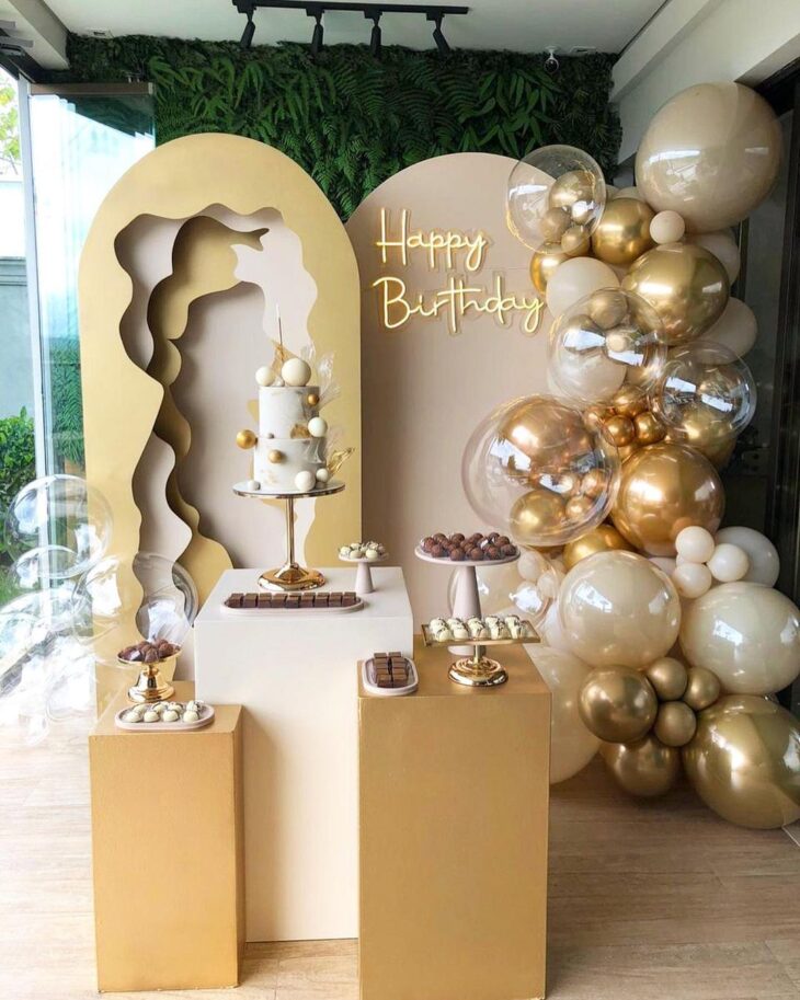 decoração festa 15 anos rose gold balões desconstruídos