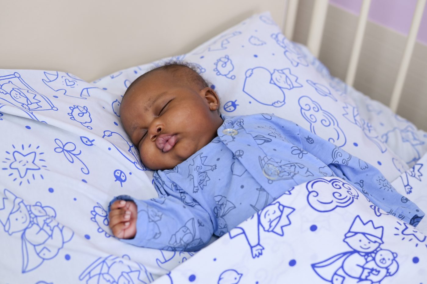 5 ideias de títulos:
1. As 10 frases de bom dia com bebês mais fofas para alegrar seu dia.
2. Bom dia com fé: Mensagens religiosas com bebês para fortalecer sua manhã.
3. Risadas garantidas: Frases de bom dia engraçadas com bebês para compartilhar.
4. Bebês dormindo: Mensagens carinhosas para desejar um bom dia tranquilo.
5. Como escolher a frase de bom dia perfeita com bebês para cada ocasião.