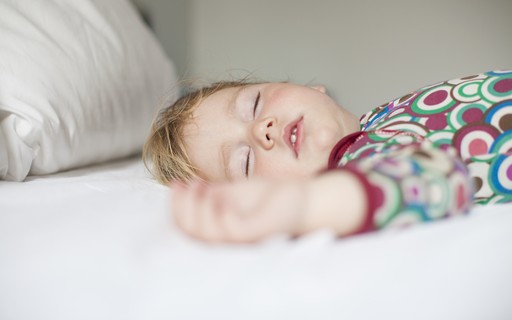 qual a quantidade ideal de sono para crianças por idade