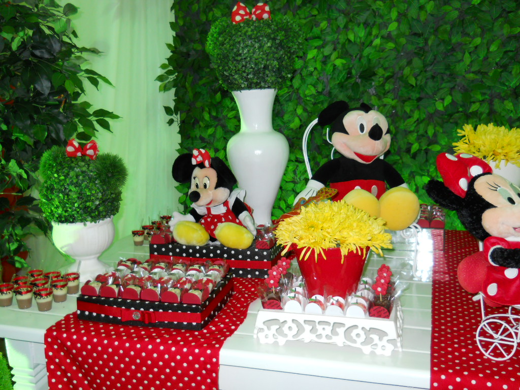 mini table versus mesa tradicional festa infantil