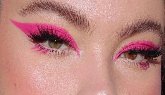 Maquiagem rosa com glitter