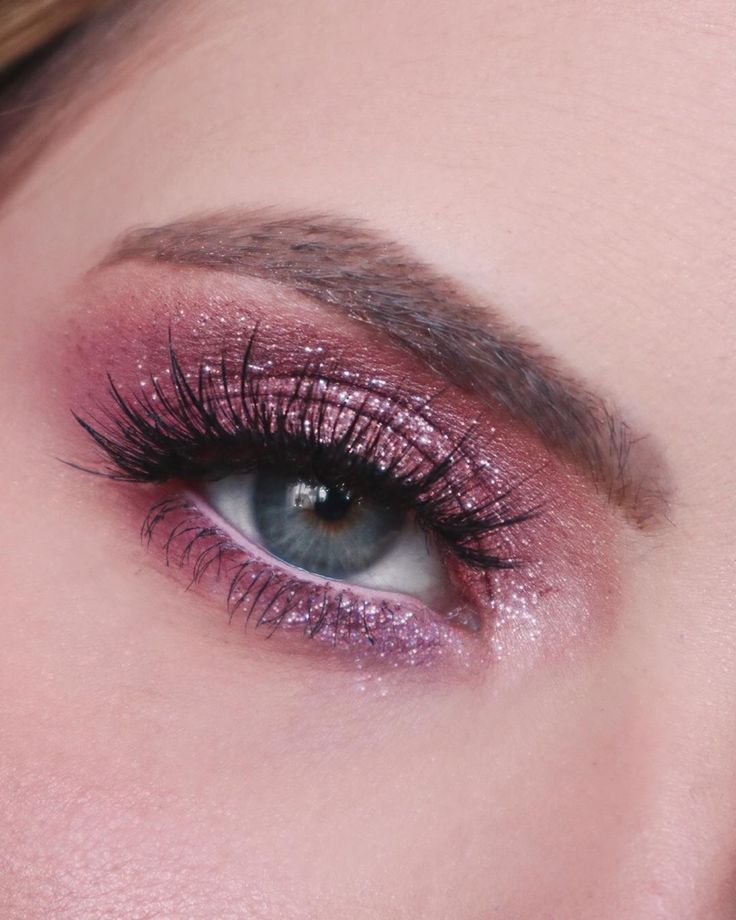 Maquiagem rosa suave (soft glam)