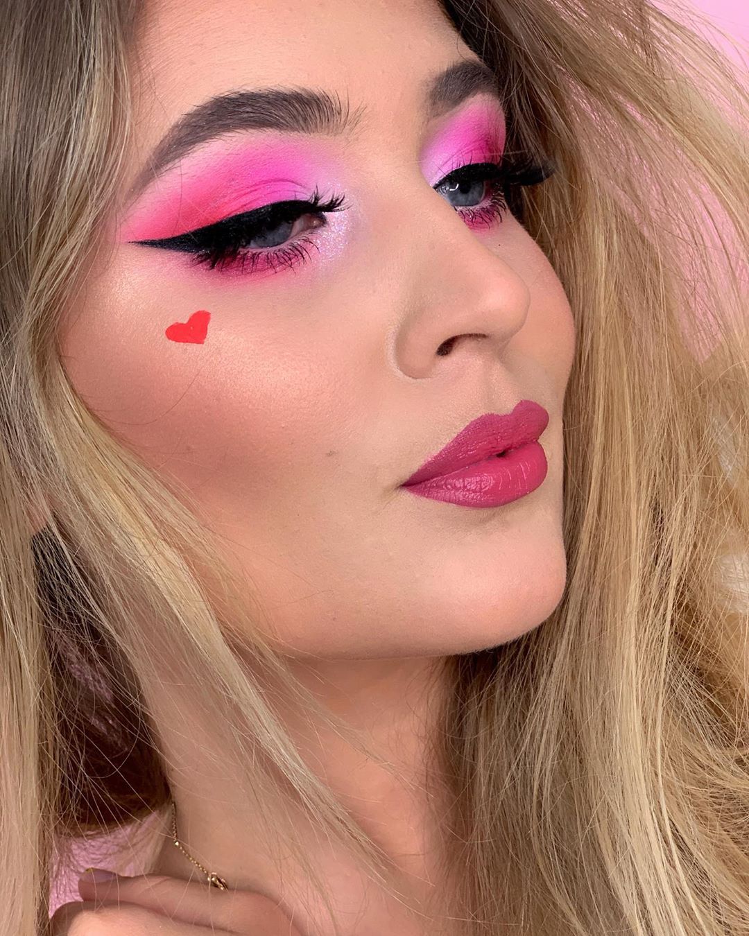 Maquiagem rosa com glitter