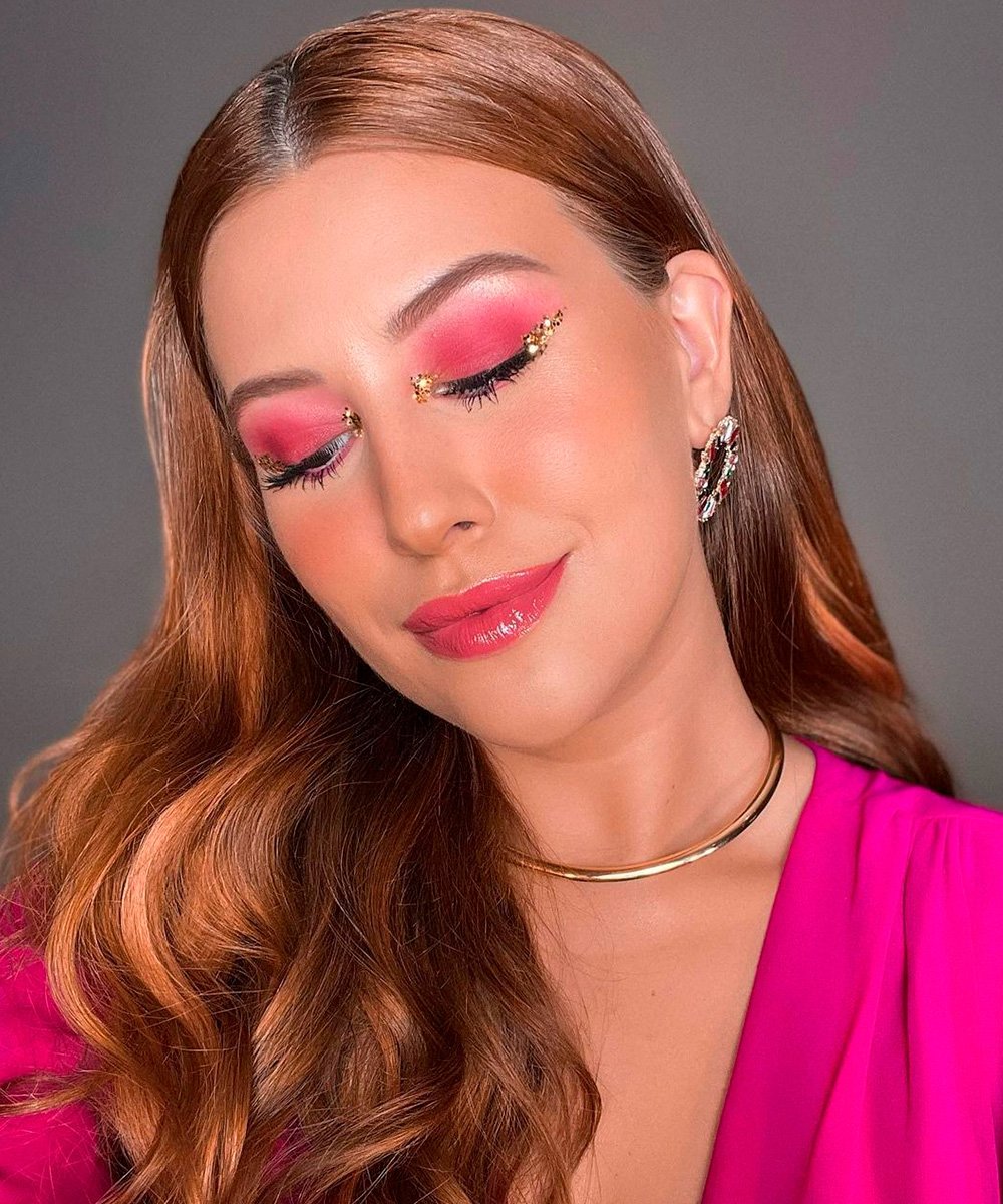 Maquiagem rosa suave (soft glam)