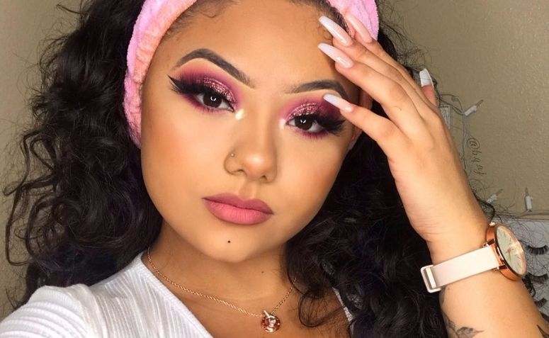 Maquiagem rosa para pele morena