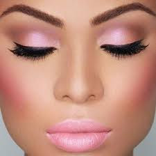 Maquiagem rosa para olhos azuis