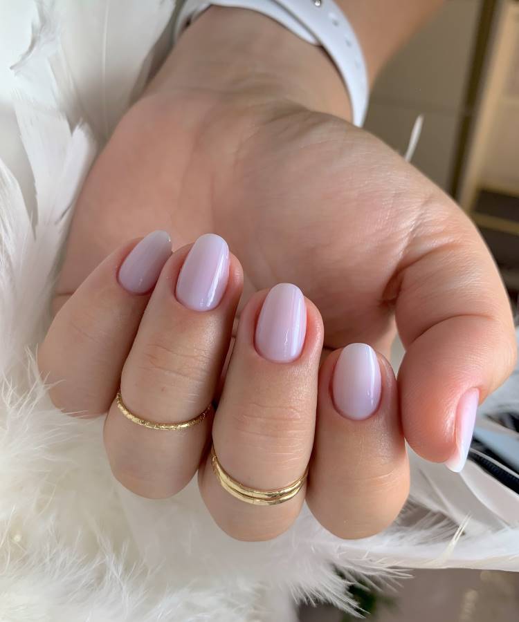 unhas com brilho discreto