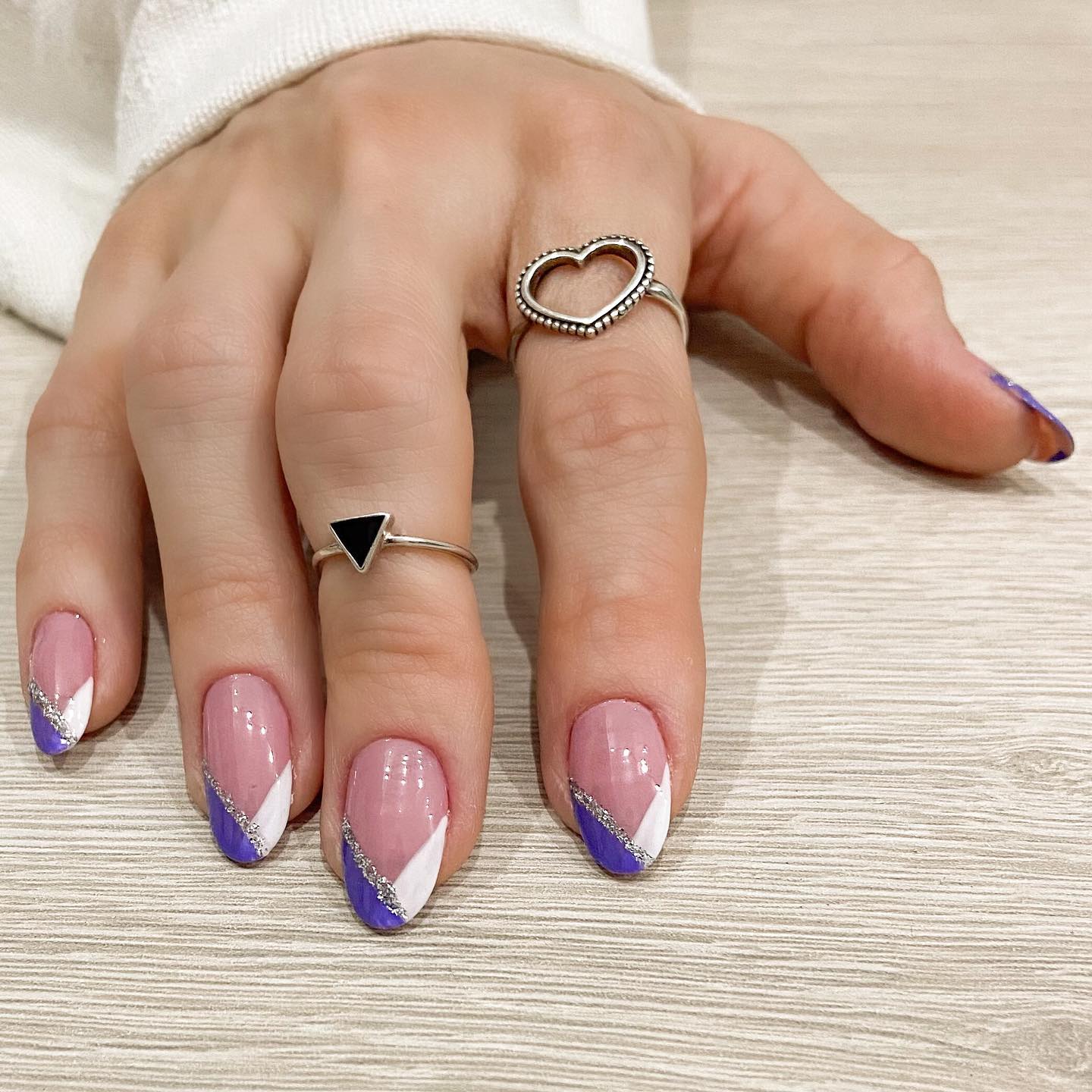 unhas metalizadas vs unhas com glitter para ano novo