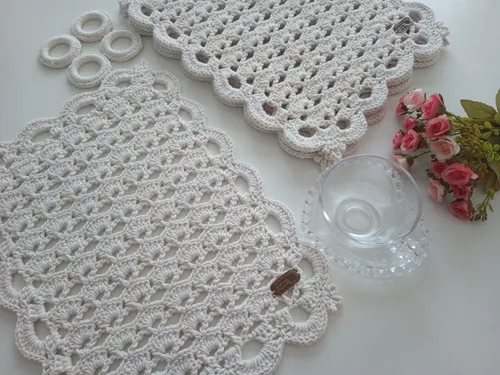 Ideias Criativas de Mesa Posta com Sousplats de Crochê Retangulares