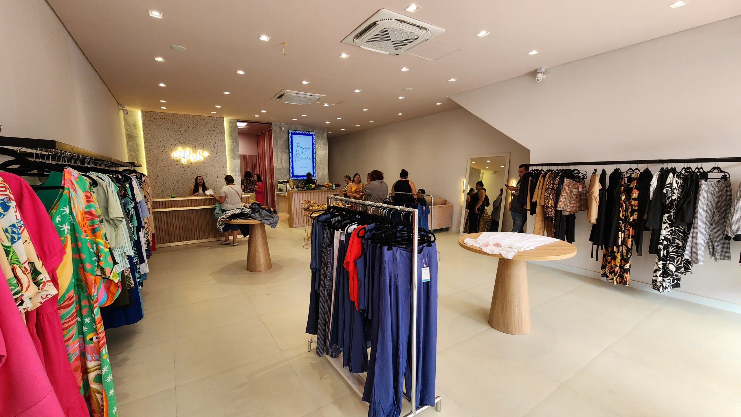 Guia Completo: Como Montar um Guarda-Roupa Cápsula com Peças Clássicas