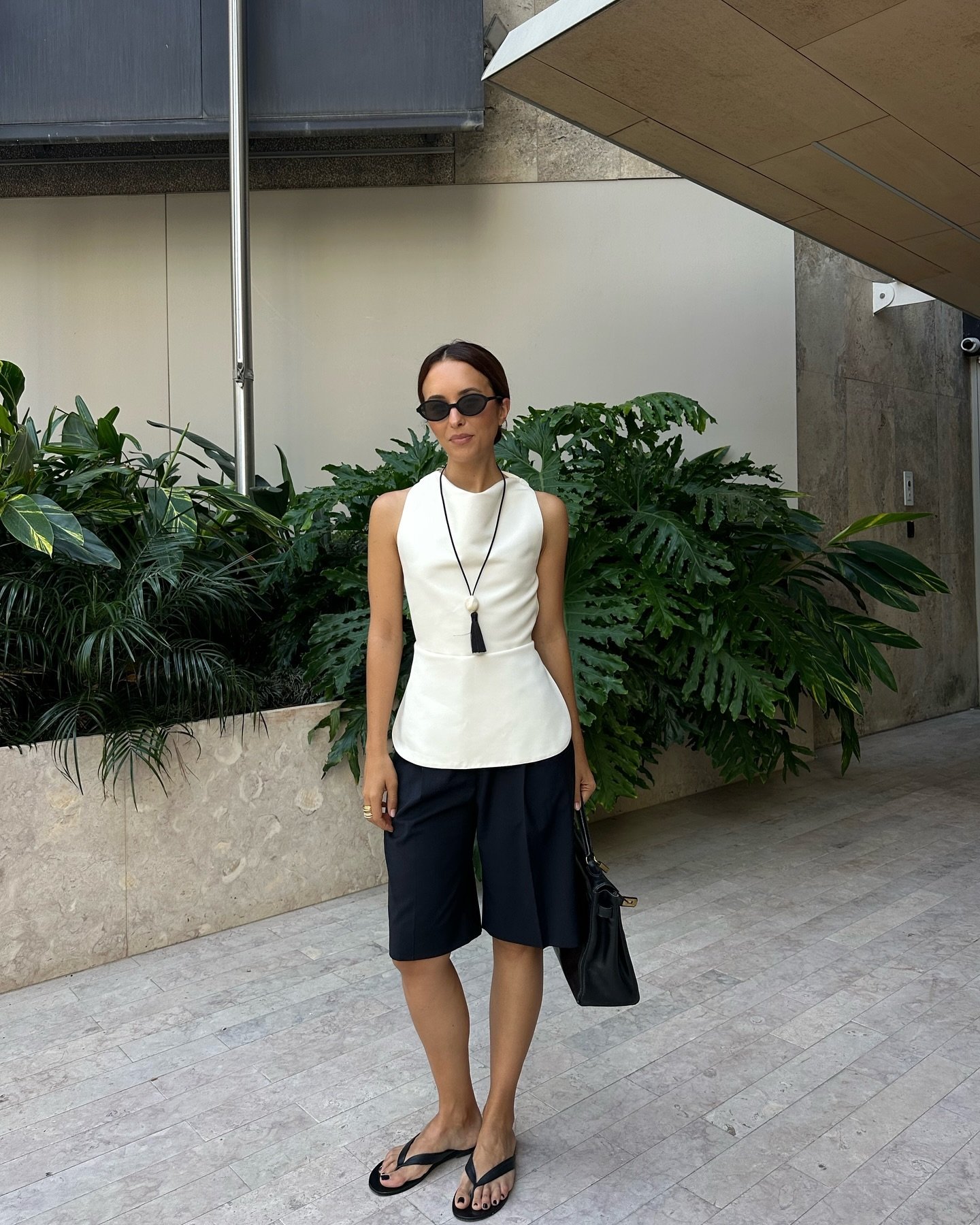 10 looks com bermuda preta feminina para arrasar