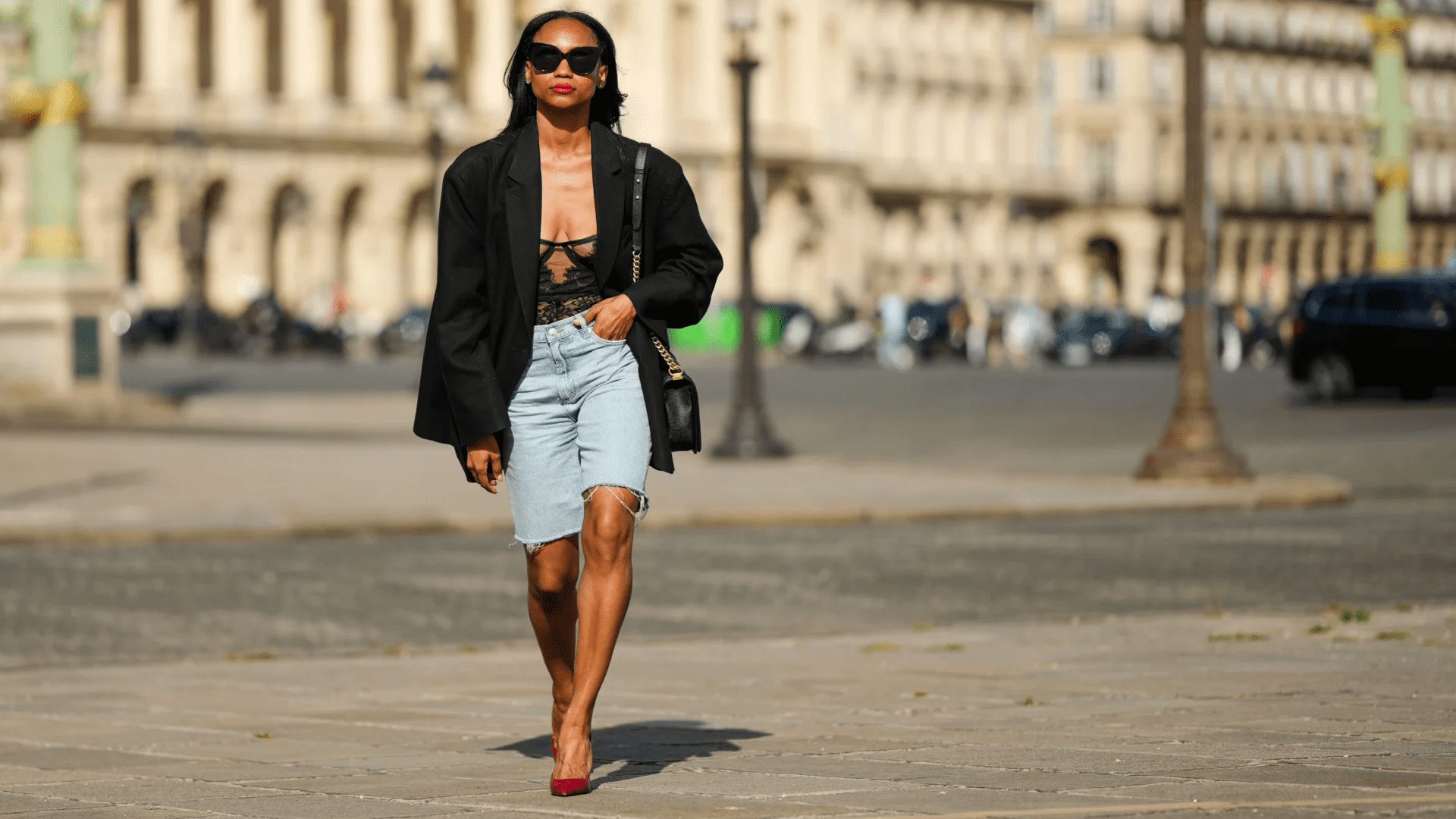 10 looks com bermuda preta feminina para arrasar