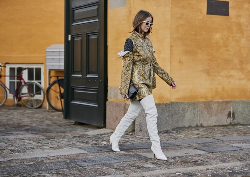 looks com bota de cano alto e calça jeans