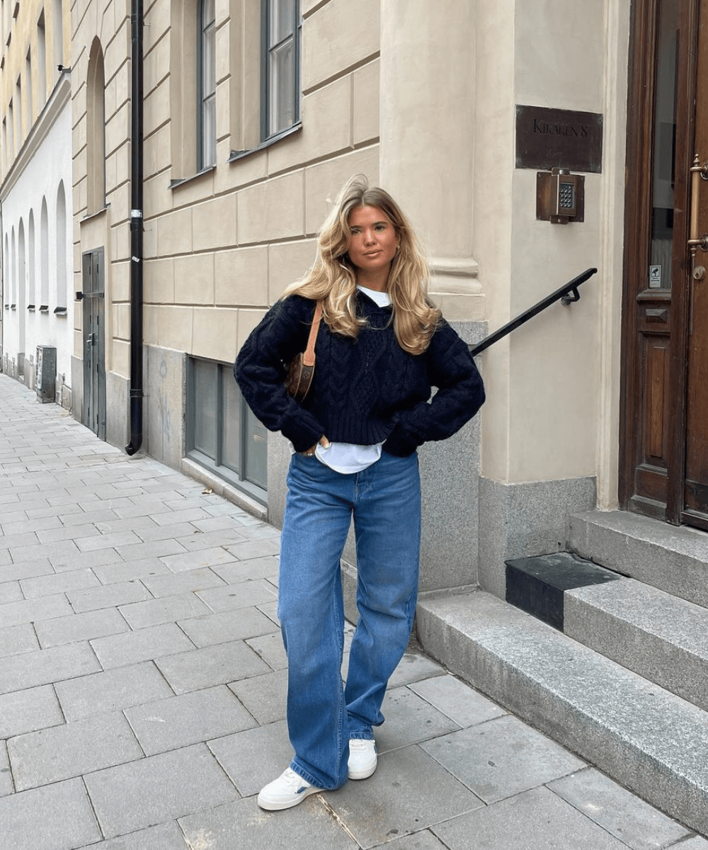 quanto custa um look estiloso com calça jeans e tênis