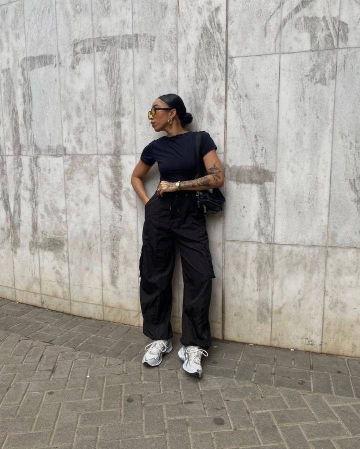 look com calca jeans e tenis