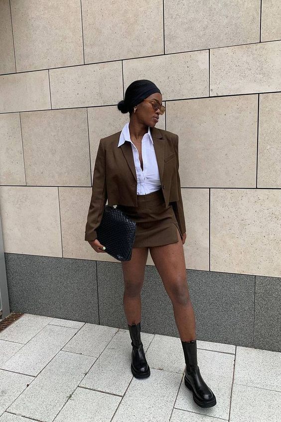 look elegante com coturno preto