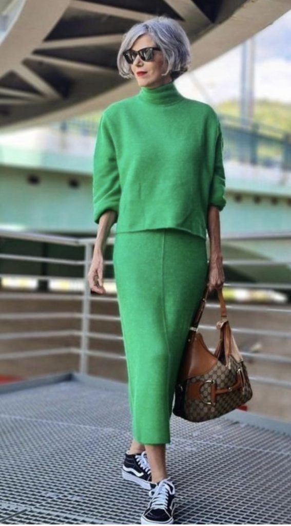 como usar calça pantalona em um look moderno feminino