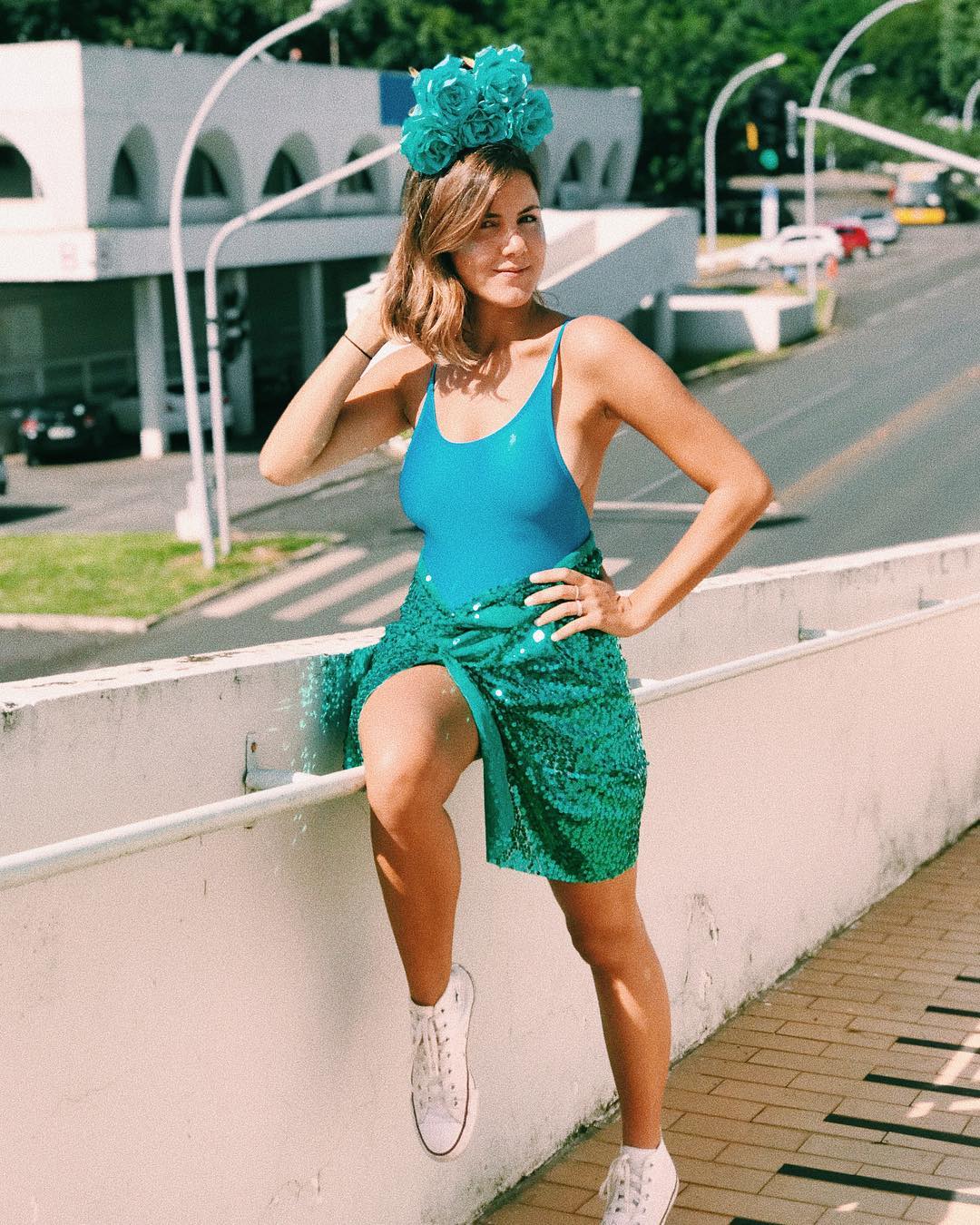 look para bloco de carnaval com tênis e pochete