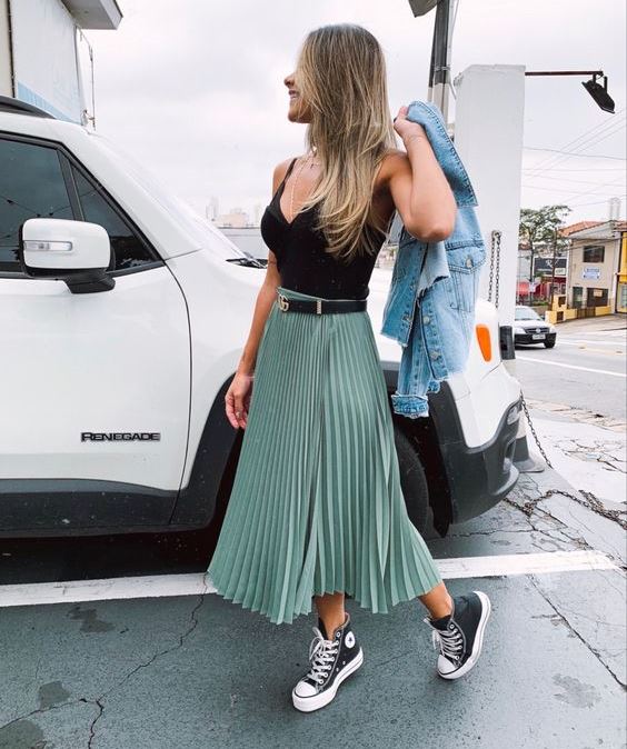 looks com saia plissada para todas as ocasiões