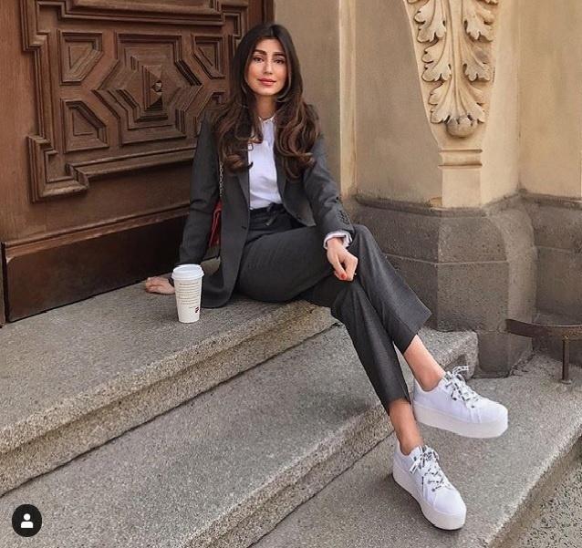 quanto custa um look de trabalho com tênis verão